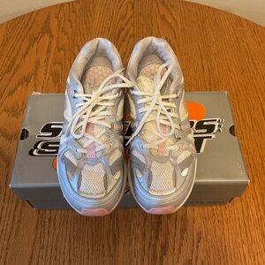 Skechers Sport Endorphin Antidote Sneakers in Silver/Pink, Size 9